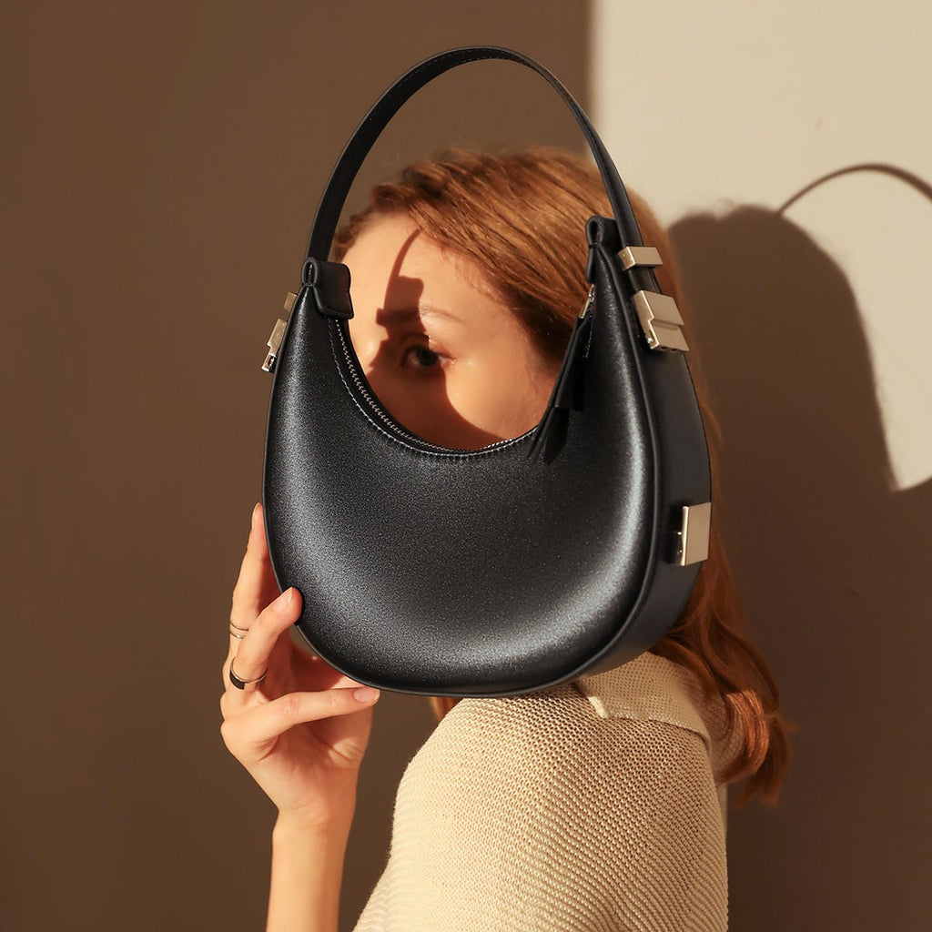 Structured Black Leather Crescent Moon Shoulder Bag – Smooth Grain Dumpling Hobo with Geometric Hardware