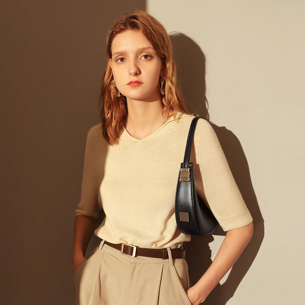 Structured Black Leather Crescent Moon Shoulder Bag – Smooth Grain Dumpling Hobo with Geometric Hardware
